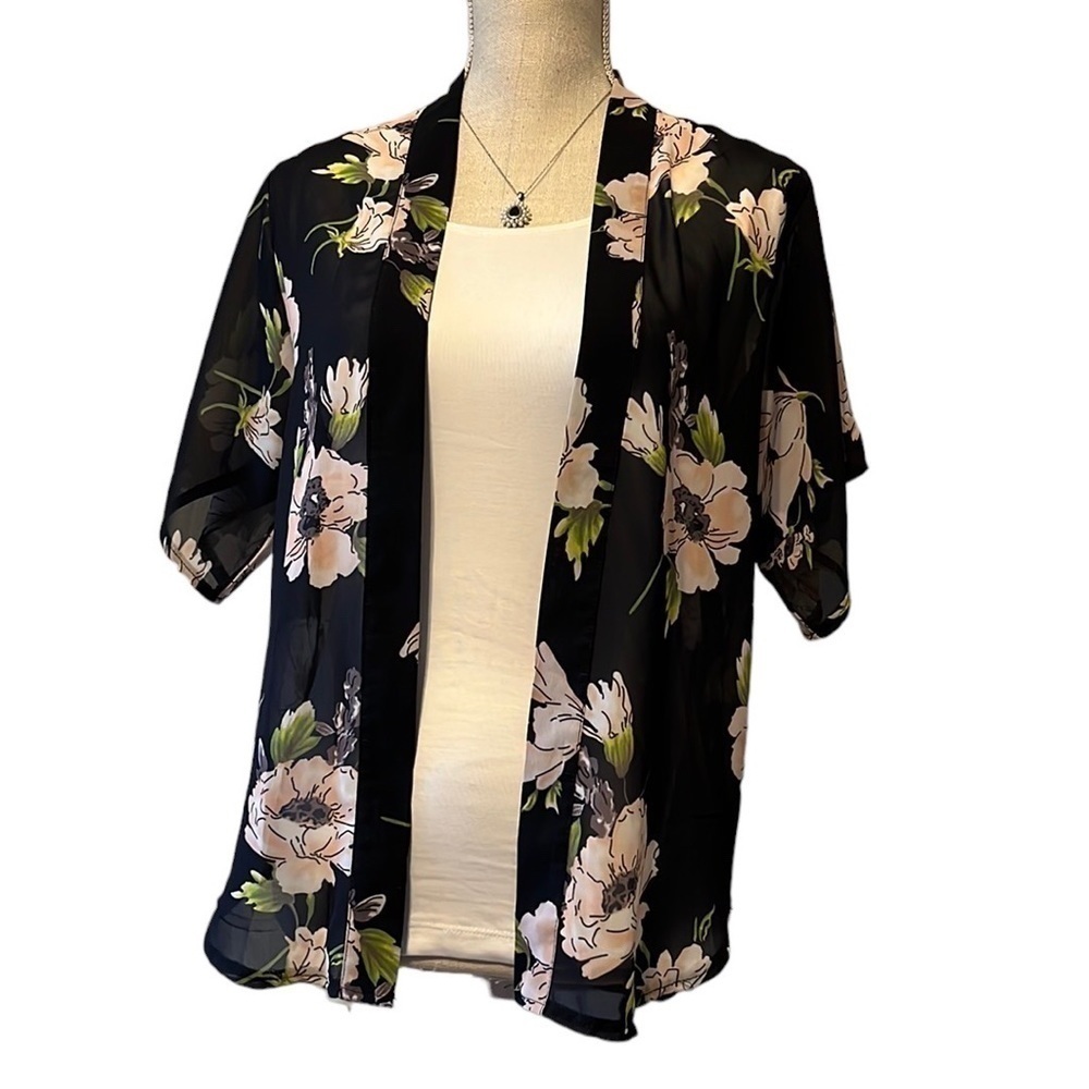 Open front semi sheer , no button blouse. Small
